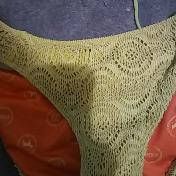 Bathing suits - Picture 7 of 8